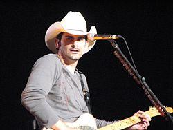 http://upload.wikimedia.org/wikipedia/commons/thumb/e/ee/BradPaisley.jpg/250px-BradPaisley.jpg