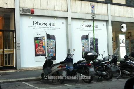 StoreTre H3g iPhone 4S Tre: Nuovi poster iPhone 4S fuori dagli Store (foto)