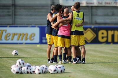 Lite tra Marques e Nwankwo durante l'allenamento del Parma