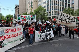 Diario Rivolte dei 99%.  Pagina 3:  22-26 ottobre – USA: Vietato protestare per i diritti civili – Australia: Occupiamo Sydney Non la Palestina – Parla Franklin Lamb