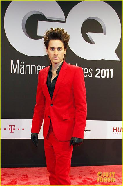 Jared Leto vince il GQ Style Award a Berlino con un look da assassino...