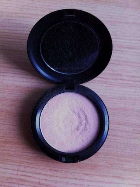 M.A.C. Beauty Powder Too Chic