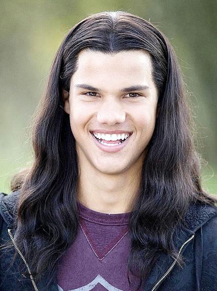 TUTTI I TAGLI DI CAPELLI E I LOOK DI TAYLOR LAUTNER :  IL DIVO DI BREAKING DAWN 2