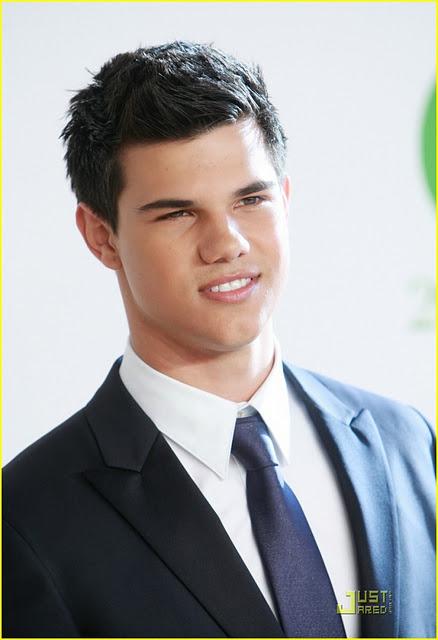 TUTTI I TAGLI DI CAPELLI E I LOOK DI TAYLOR LAUTNER :  IL DIVO DI BREAKING DAWN 2