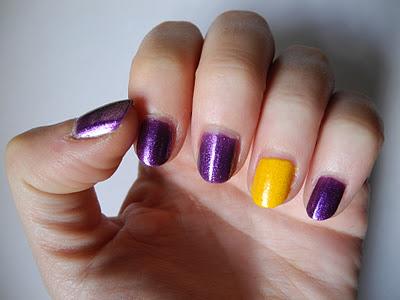 Smalto: ring finger nail polish viola e giallo