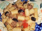 Rigatoni tonno, funghi olive nere