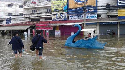 Foto divertenti dai Blog Thailandesi - PAPERO BOAT