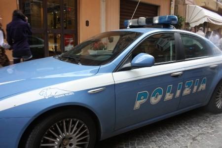 polizia 450x300 Catanzaro: Uccide la Fidanzata e si costituisce