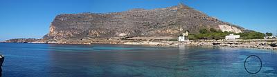 Il silenzio e l´acqua azzurra del mare