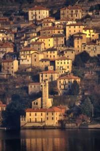 CARRUGI  ED  ANGOLI DI PAESE