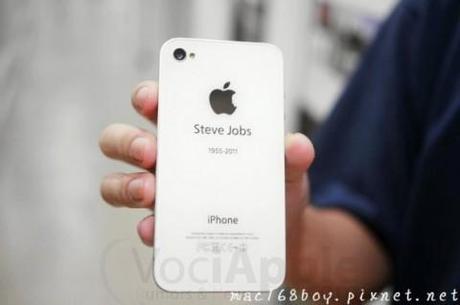 Fan di Apple crea una mod per iPhone per omaggiare Steve Jobs![foto all'interno e link d'acquisto]