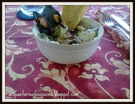 ...cozze e patate allo yogurt con salsa all'aneto...