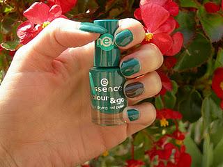 Essence Review e Swatches: Smalto Colour & Go n. 54 Trust in Fashion