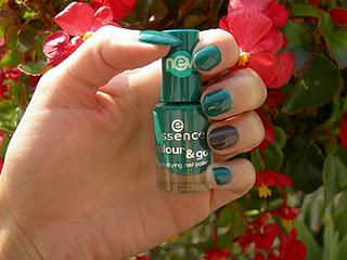 Essence Review e Swatches: Smalto Colour & Go n. 54 Trust in Fashion