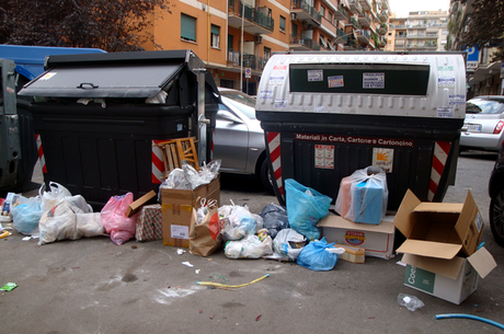 Letteralmente circondati dalla monnezza