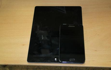 Galaxy Note vs. iPad 2 vs iPhone 4S : Il confronto nelle dimensioni