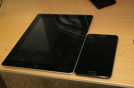Galaxy Note vs. iPad 2 vs iPhone 4S : Il confronto nelle dimensioni