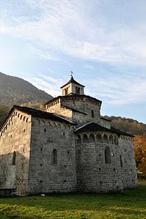 Il Montorfano e la chiesa Romanica.