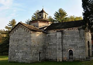 Il Montorfano e la chiesa Romanica.