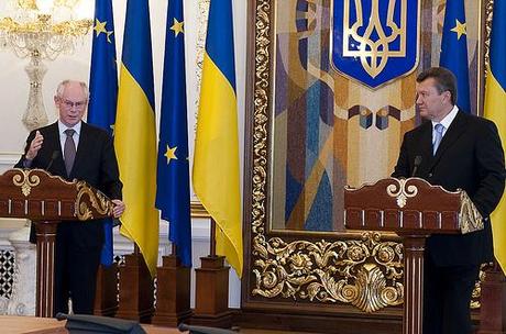UCRAINA: Yanukovych guarda all’Europa ma non mette a fuoco