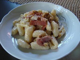 Gnocchi con gorgonzola,speck e noci