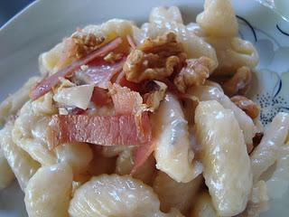 Gnocchi con gorgonzola,speck e noci