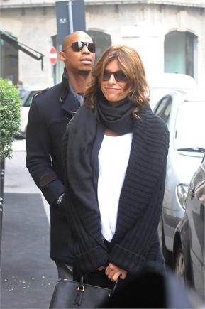 Elisabetta Canalis e Mehcad Brooks si accoppiano e shoppano a Milano