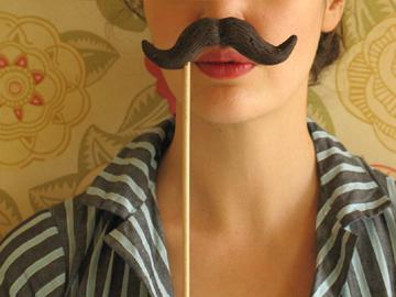 MUSTACHE MEN TREND