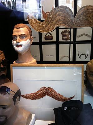 MUSTACHE MEN TREND