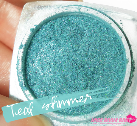 Review: Ombretti Lumiere Cosmetics