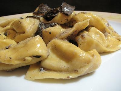 PROFUMO DI LATTE E DI MAMMA - TORTELLONI AL TARTUFO NERO