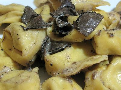 PROFUMO DI LATTE E DI MAMMA - TORTELLONI AL TARTUFO NERO