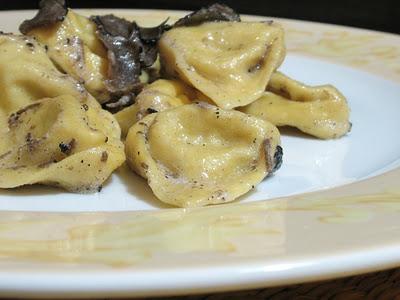 PROFUMO DI LATTE E DI MAMMA - TORTELLONI AL TARTUFO NERO