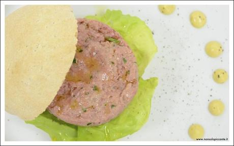 Tartara su panini alla senape