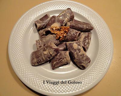 RIGATONI GIGANTI AL CACAO CON SALSA DI NOCI