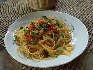 Spaghetti con stoccafisso e pomodorini.