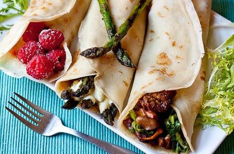 Crêpes con zucchine, prosciutto e mozzarella