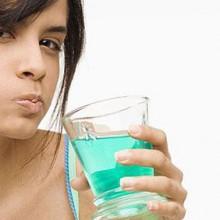 Colgate Palmolive: contaminazioni batteriche nel collutorio. Ritiro dal mercato