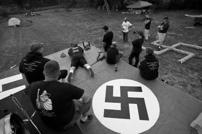 Neo Nazisti le foto di un raduno familiare -