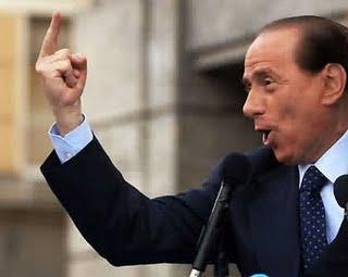 Berlusconi e Apicella dedicano una canzone ai Frondisti.