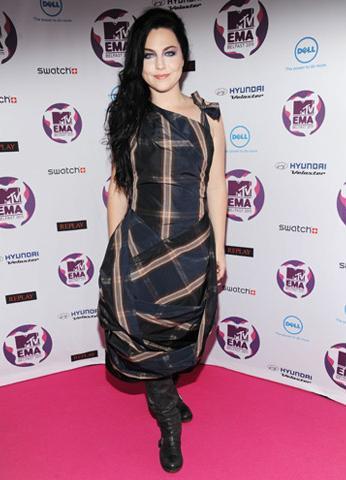 Il Look delle Star dal Red Carpet degli MTV Europe Music Awards 2011 - Belfast