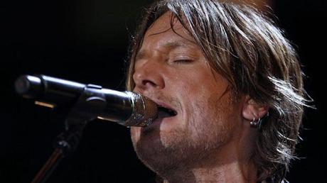 Un polipo ferma Keith Urban