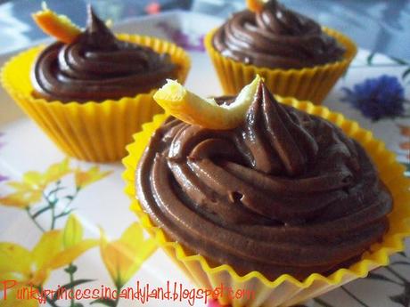 MUFFIN AL CIOCCOLATO AROMATIZZATI ALL' ARANCIA