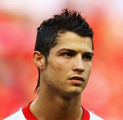 CRISTIANO RONALDO TUTTI I TAGLI DI CAPELLI DEL FAMOSO CALCIATORE MODELLO