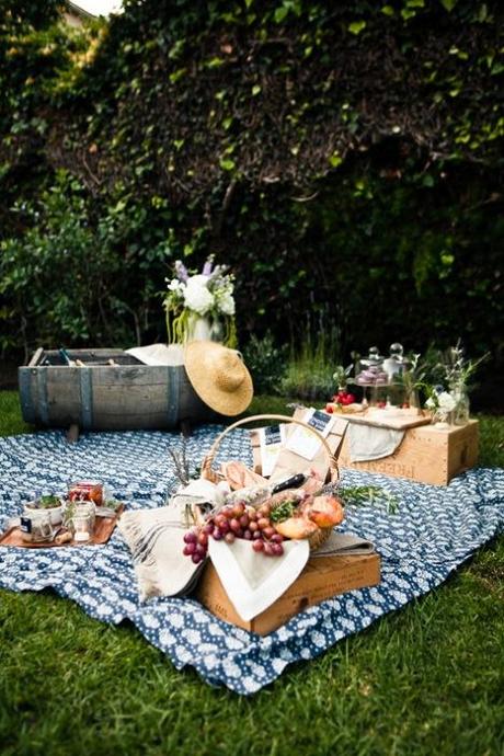 French athmosphere for a Countryside Pic Nic