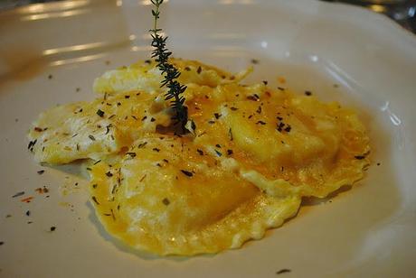 Gran Panzerotti con patate e rosmarino ai fiori di campo e robiola