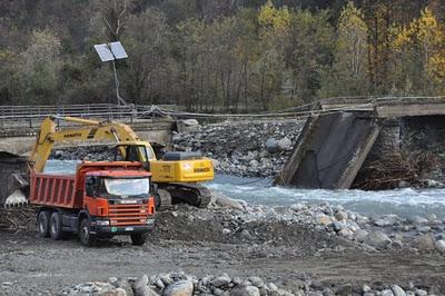 FOTO DI UN PONTE CHE FU