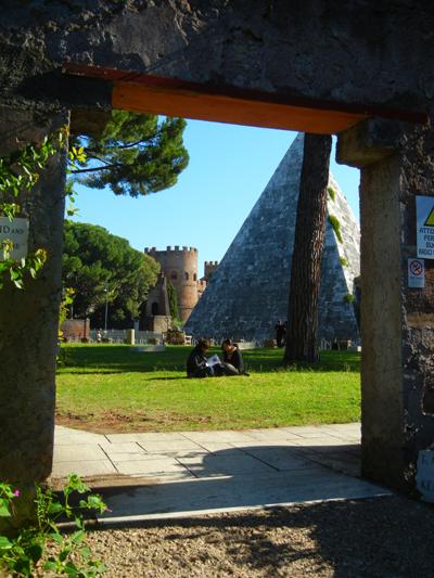 Il cimitero acattolico di Roma