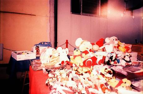 LOMOGRAPHY • al mercatino dell'usato con Pentax PC-550 e Lomography X Tungsten 64 35mm, x-pro