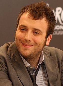 http://upload.wikimedia.org/wikipedia/commons/thumb/6/66/Raphael_Gualazzi_cropped.jpg/250px-Raphael_Gualazzi_cropped.jpg